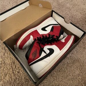 2020 CHICAGO JORDAN MIDS NWB